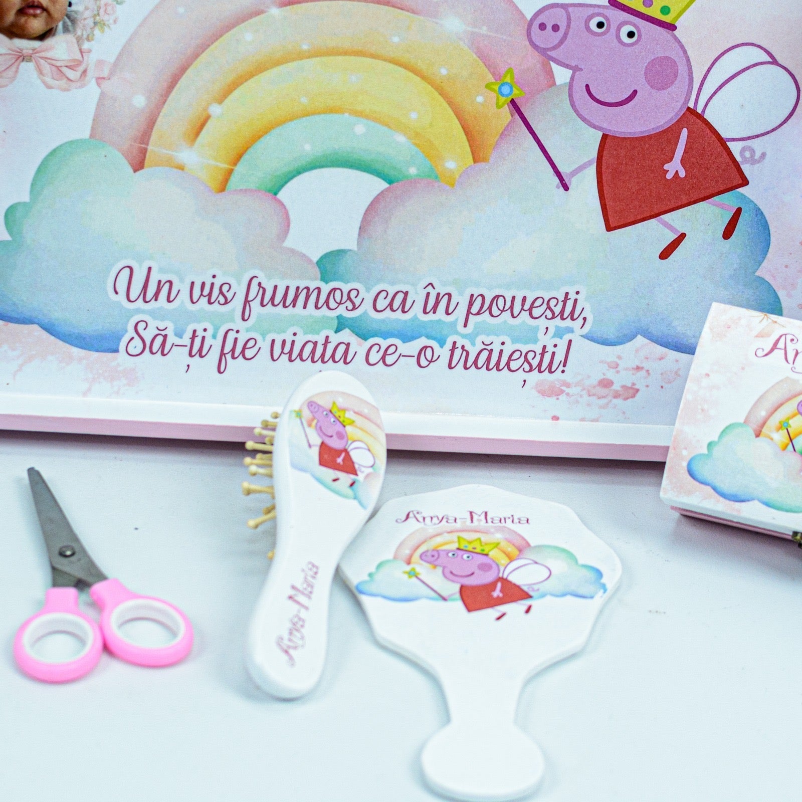 Set mot Peppa curcubeu   - set tava taiere mot personalizat RoHandWork