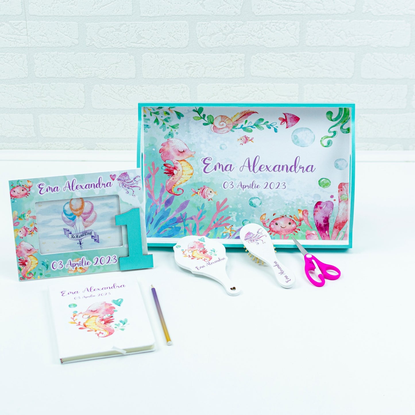 Celebrează tradiția cu un set personalizat pentru tăierea moțului!