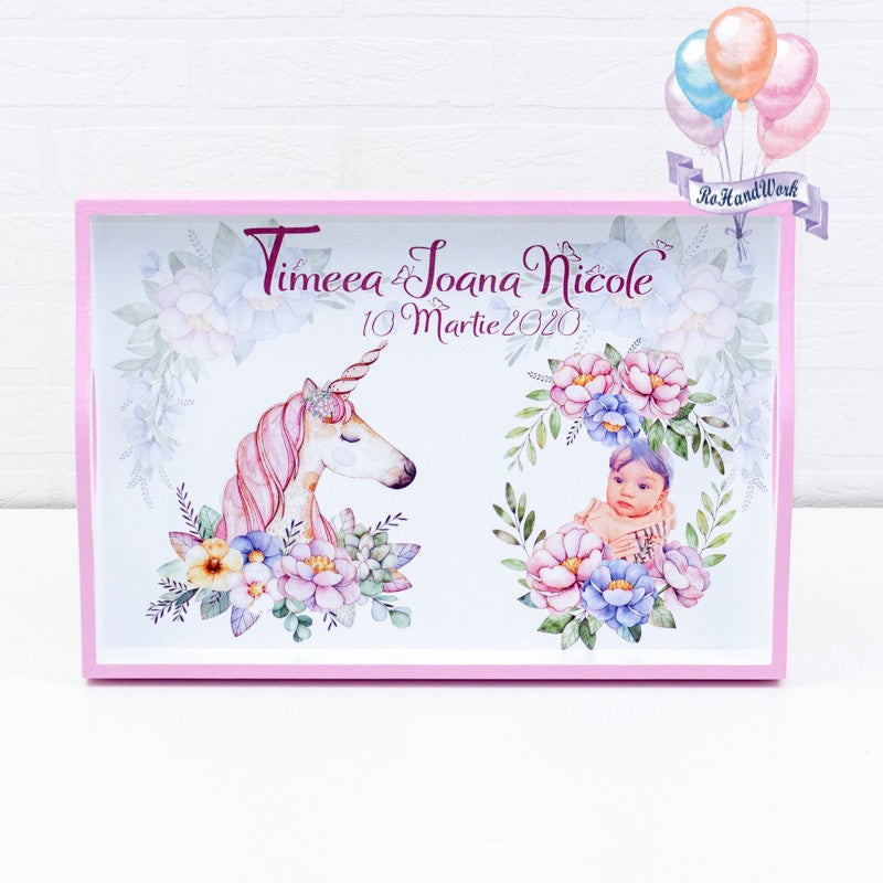 Transformă tăierea moțului sau ruperea turtei într-o amintire de neuitat cu un set personalizat! Perfect pentru a sărbători tradițiile românești, fiecare set este unic, creat cu atenție și personalizat pentru momentul special al copilului