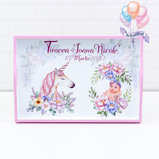 Transformă tăierea moțului sau ruperea turtei într-o amintire de neuitat cu un set personalizat! Perfect pentru a sărbători tradițiile românești, fiecare set este unic, creat cu atenție și personalizat pentru momentul special al copilului