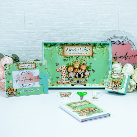 Set Moț Personalizat animăluțe în mașină jungle  – Tavă pentru Tăierea Moțului Băiețel RoHandWork
