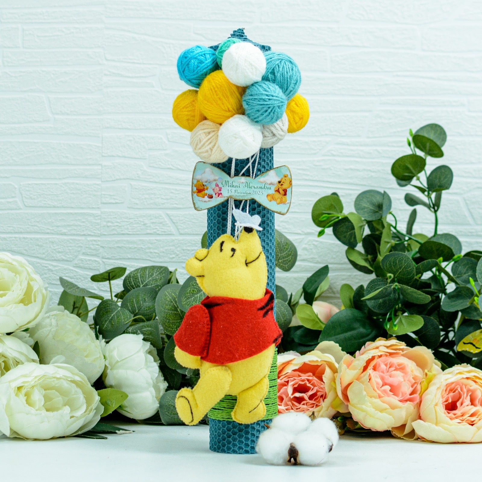 Lumanare personalizată Botez Winnie cu baloane. 