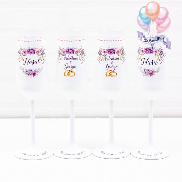 Set de pahare pentru nuntă, decorate manual cu coronițe florale delicate, ideale pentru miri